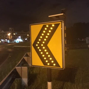 Arrow Solar Traffic Signs, Solar Directional LED Flash Warning Chevron (Solar Traffic Sign)