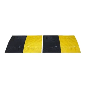 DINGTIAN Yellow and Black Herringbone Rubber Speed Bump for Parking Lot Traffic Control Anti-slip Design 500x350x30mm
