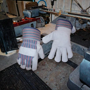 Wholesale Manufacturing Welder's Hand Protective Cow Split Leather Gloves Short Heat Insulation Wear Resistant Welding Gloves