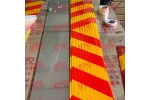 3 Years Zambia Vehicle Rear Markings Reflective Sticker 1.7mx200mm Chevrons Board Red Yellow Attention Sticker Reflective Tape