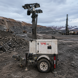 Diesel LED Light Tower 4 Head Portable Lighting Tower Manual Lift Rotation Towable Construction Mining Event Lighting System