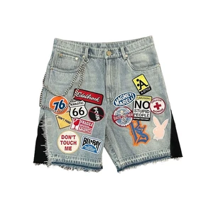 Huili Streetwear Manufacturers Custom Jorts Mens Light Wash Patchwork Badge Frayed Hem Chain Denim Shorts