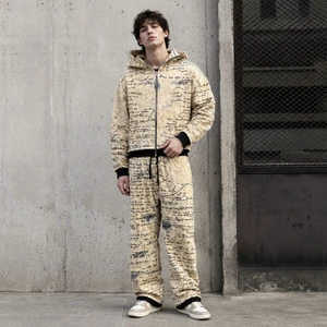 OEM Custom Vintage Script Print Men Tracksuit Set Beige Hoodie Sweatpants Heavyweight Streetwear Two Piece Casual Outfit