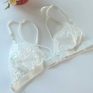 Factory Outlet French-style Breathable Comfortable Wireless Lace Bra Triangle Cups Sexy See-through Lingerie Thin Unpadded Back
