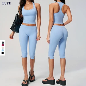 Custom Logo Summer Breathable Stylish Sportswear 2 Piece Suit Tank Tops Capri Leggings Set Yoga Pilates Loungewear