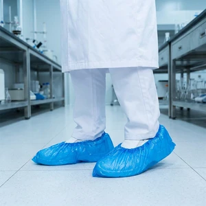 Blue CPE Disposable Safety Shoe Covers Anti-Dust Waterproof Overshoes Composite Toe Buckle Closure Tear-Resistant