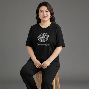 High Quality Sweet Garment Dyed Cotton Plus Size Women's T-shirt with Embossed Printed Logo Customizable Short Sleeve O-neck