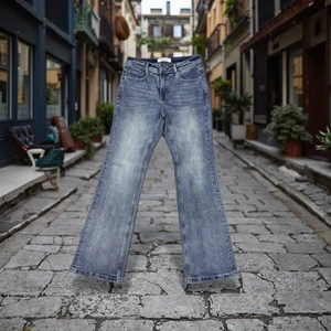 Men's Retro Washed Gray Denim Slim-Fit Jeans, Loose-Fit Long Pants with Rivet Details for Casual Fashion