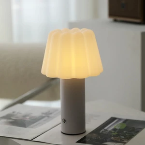 Creative Silent Touch Rechargeable Ambient Bedroom Bedside Night Light Small Mushroom Light LED Bar Bar Camping Decor Table Lamp