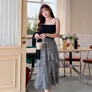 Runqi N8628 Women's Solid Color High Elasticity Camisole Top Plus Size Tank Top For Chubby Women With Collarbone Design