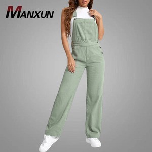 Wholesale Denim Women's Fashion Overalls Patched Pocket Women's Overalls Plain Dye Jeans Tracksuits for Women