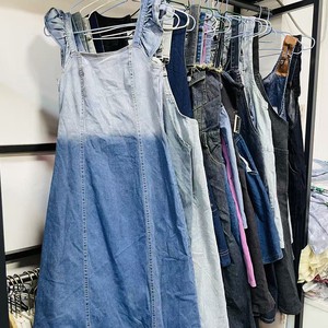 Second Hand Women's Summer Denim Skirt Jumpsuit Overall Jeans Suspender Skirt Wholesale Used Clothing Supplier