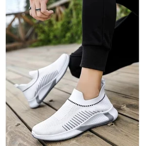 Fashion Men's Lightweight Breathable Mesh Upper Closed Toe LED Lights Slip-On Running Shoes Autumn/Winter Spring Fashion Trend