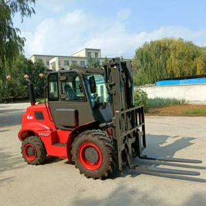 Material Handling Equipment Off-road Forklift With 3-level 4-meter Mast Customizable Machines