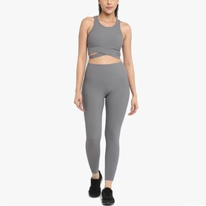 Custom Size and Color Women's Yoga Sets Breathable Slim Fit Fitness Wear with Solid Pattern Factory Direct Sale