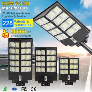 500w 600w 800w 1000w Solar Powered Garden Stand Light Wholesale Outdoor Waterproof LED Solar Street Light With Remote Control
