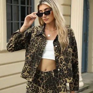 Women's Vintage Distressed Denim Jacket 2025 Leopard Print Biker Style with Faux Fur Collar Casual Outerwear Coat for Autumn