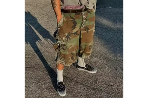 Men's Vintage Denim Camo Cargo Shorts Summer Baggy Oversized Distressed Utility Pocket Raw Hem Streetwear Pearl Embroidery Jorts