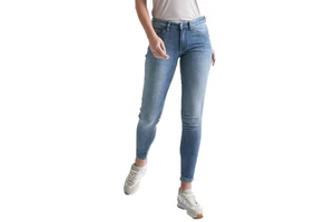 Denim Jeans Styled For Women Who Value Versatility From Office Casual To Night Outfits Thanks To Neutral Tones