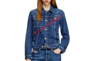Womens Denim Jacket Combined With Layered Outfits Offers A Trendy Edge While Ensuring Practicality Warmth In Cool Weather