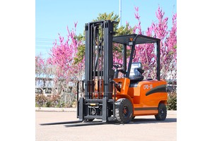 Free Shipping 2 Ton CE Farm Battery Forklift Warehouse Workshop 4 Wheel Compact Electric Forklift All Terrain Electric Forklift