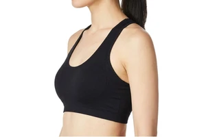 Hot Selling Lightweight Women Solid Black Seamless High Support Sports Bra with Crisscross Straps Front Logo for Yoga Fitness