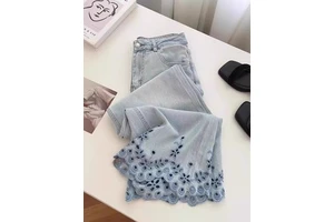 New Fashionable and Versatile Slimming Jeans, Blue Loose High Street Cutout Embroidery Slightly Flared Pants for Women