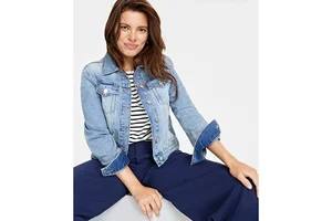Classic Women's Light Wash Denim Trucker Jacket Relaxed Fit Spandex Lining Cotton Featuring Rivet Instant Casual Style Fashion