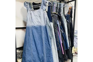 Second Hand Women's Summer Denim Skirt Jumpsuit Overall Jeans Suspender Skirt Wholesale Used Clothing Supplier