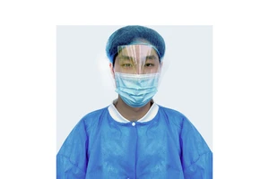 Disposable Full-Face Mask with Integrated Anti-Fog Eye Shield Complete Respiratory and Eye Protection for PPE Suits