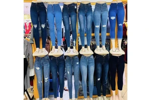 Wholesale Hot Selling High Elasticity Nine Point Tear Women's Jeans Denim Small Feet Tight Buttocks Tear Fashionable Jeans