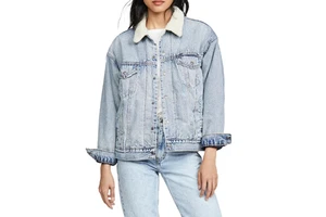 Top Selling Light Blue Color Women Denim Jacket Customize Cotton Fabric Stand Collar with Fur Quick Dry Winter Wear Denim Jacket