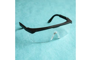 Protective Eyewear Goggles Black Plastic Frame Splash Proof Medical Use CE Certified EN166 Standard