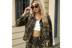Women's Vintage Distressed Denim Jacket 2025 Leopard Print Biker Style with Faux Fur Collar Casual Outerwear Coat for Autumn