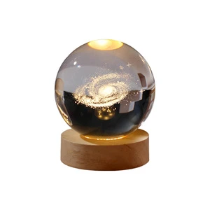 Creative Led 3D Crystal Ball Astronaut Desk Table Light for Night Room Decor Holiday Party Gift Table Landscape Ambient