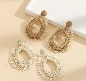 SDELL Pendientes De Rafia Summer Retro Pendant Hand- Woven White Beige Raffia Water Drop Design White Women's Bohemian Earrings