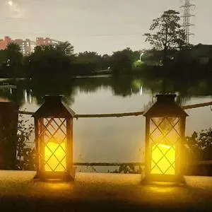 Outdoor IP67 Waterproof Warm White ROHS Certified Flame Effect LED Solar Lantern Lamps for Garden Decoration