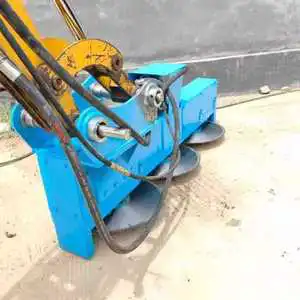 360° Rotatable Hydraulic High Branch Chain Saw for Excavator, Trimming Tall Roadside Tree Limbs