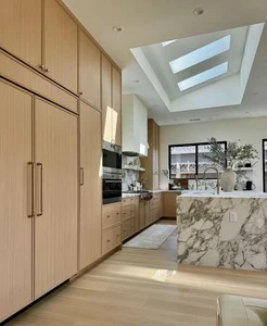 CBMmart Luxury Fitted Smart Kitchen Cabinet Solid Wood Finish Light Curved Island Open Cabinet Quartz Countertop Kitchen Cabinet