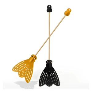 Wholesale Novelty Stable Manual Wooden Handle Fly Swatter Plastic Beetle Swatter Fly Catcher