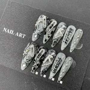 High-quality Handmade Nail Factory Wholesale Almond-shaped Black Cool Stiletto Style with Metal Accessories, Reusable