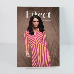 Custom 3D Fast Fashion Brand Counter Panel Chameleon Textured Lenticular Visual Exhibition Metal Poster Window Retail Display