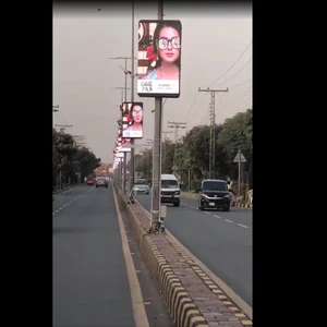 LionLed P2.5 Solar Digital Billboard LED Display Waterproof Outdoor Street Pole Advertising LED Screen Light