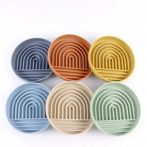 Wholesale Stylish Durable Non-Toxic Rainbow Silicone Slow Feeder Dog Bowl Round Suction Cup Anti-Choking Pet Treat