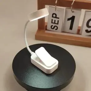 Flicker-Free LED Clip-on Reading Light with Adjustable Gooseneck and USB Rechargeable Design for Office and Bedside Usage