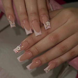 Ins Flower Full Cover French square Press on Nails Wholesale Price Nail Art Tips Shinning Diamond Nails Artificial Fingers