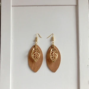 SDELL Pendientes Huecos De Madera Retro Bohemian Double Layer Leaf Shape Wood Alloy Earrings Leaf Hollow Pendant Earrings