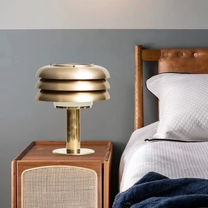 Modern Minimalist Light Luxury Creative Table Lamp Designer Model Living Room Bedroom Bedside Warm Light 220V Nordic Golden Art