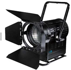 China Factory Manual Zoom 200W LED Warm White Cinema Spotlights with High CRI 90 and 50,000 Hours Lifespan