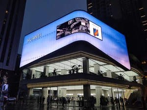 Flexible LED Display Panel for Curved Indoor Advertising with Seamless Soft Screen High Brightness Custom Size Options